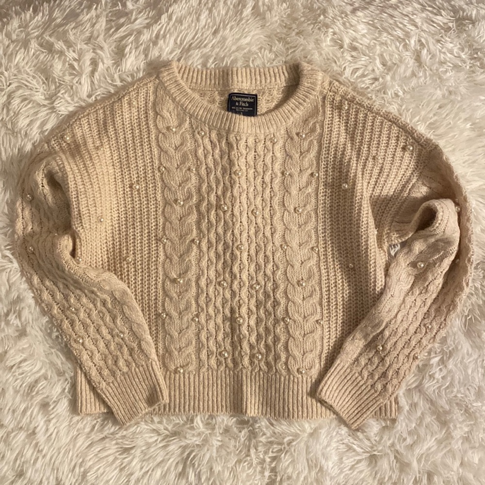 A&F soft knit sweater with pearl accent on front